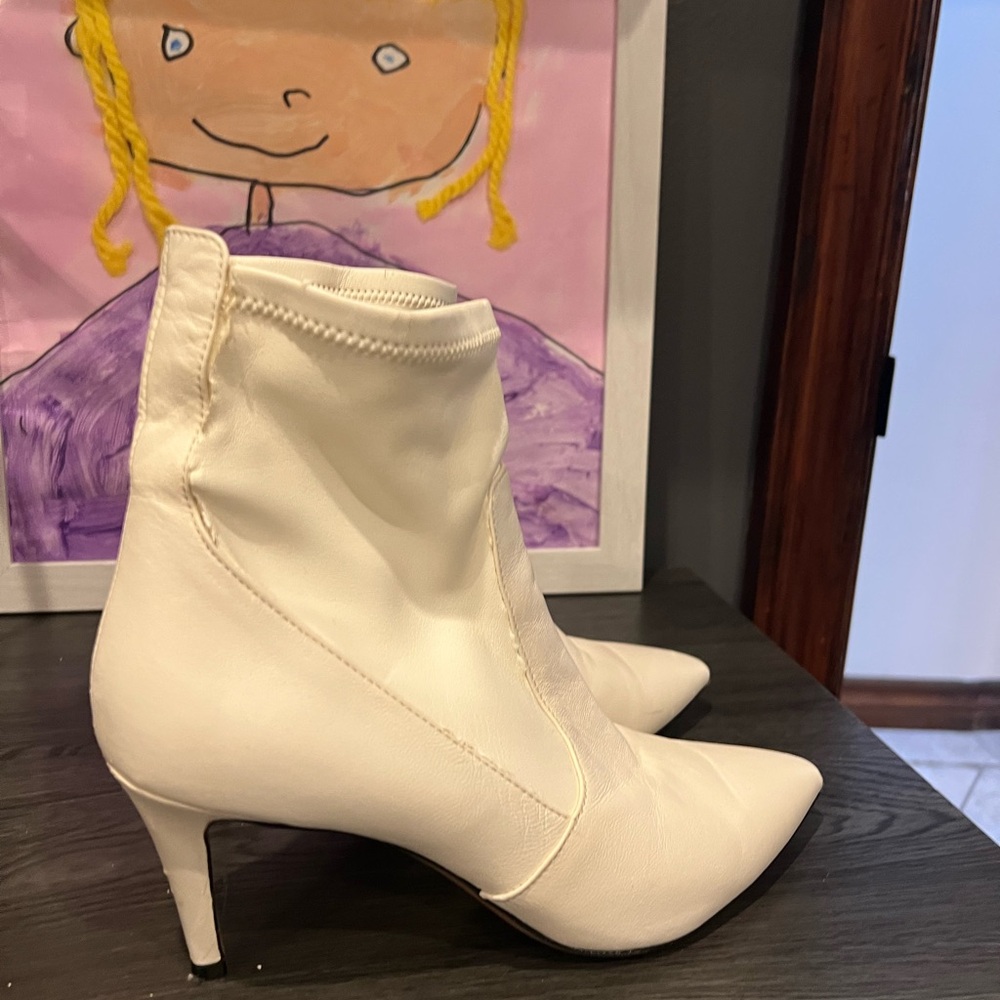 Lewit Chic Cream Heeled Boots